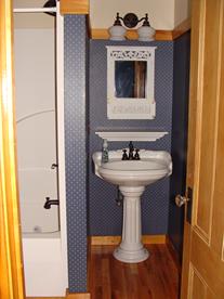 Pedestal sink and mirror in the Blue room