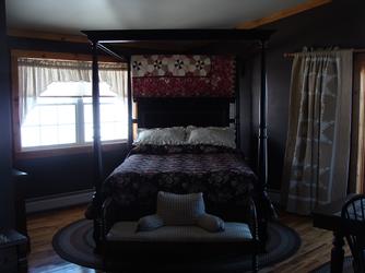 Chocolate Room queen bed